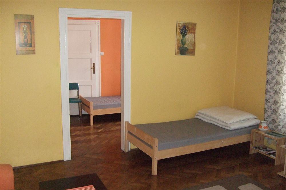 Old Walls Hostel Cracovia Exterior foto