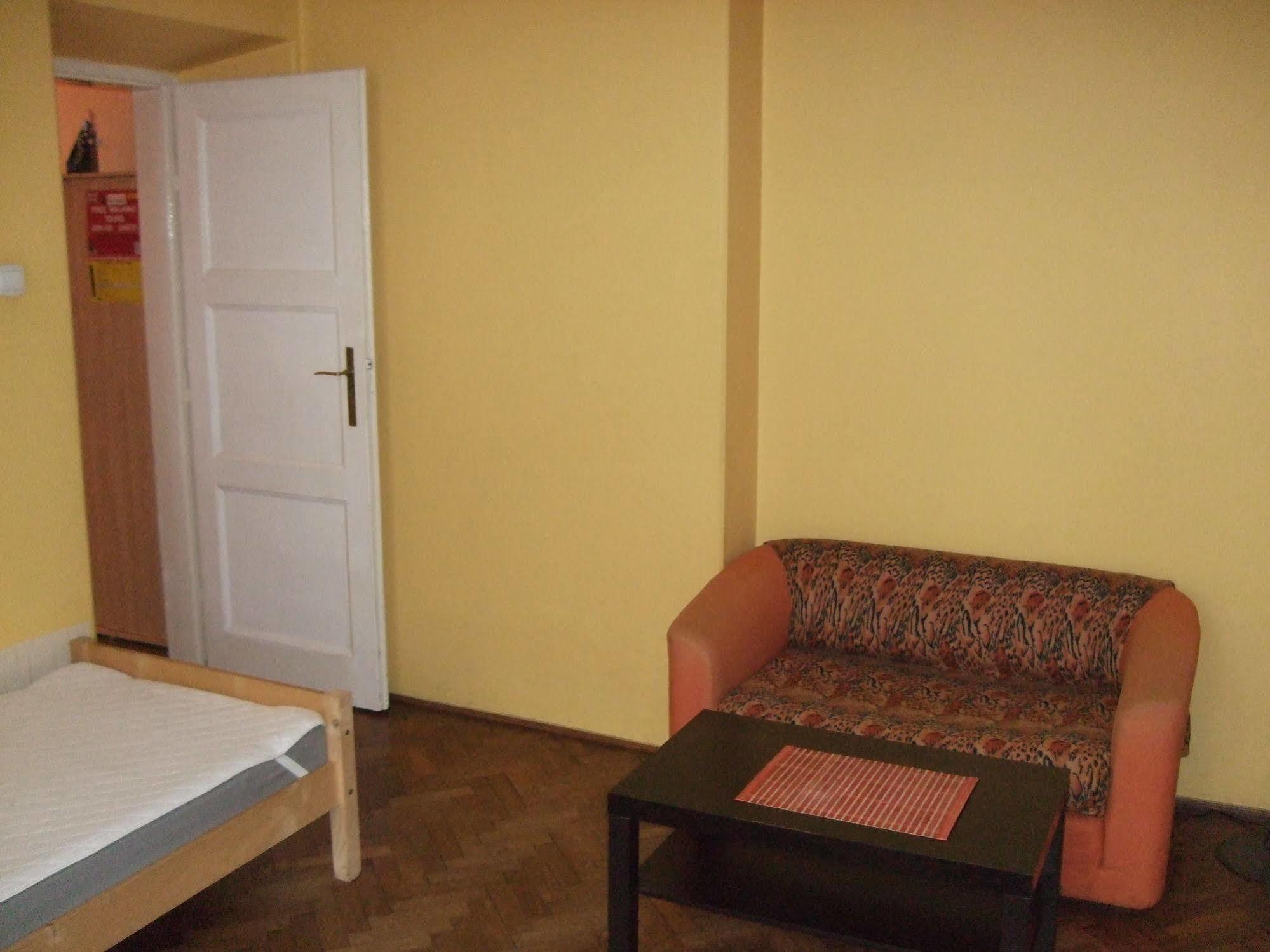 Old Walls Hostel Cracovia Exterior foto